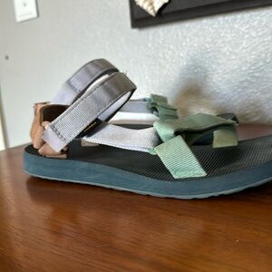Teva women’s size 10